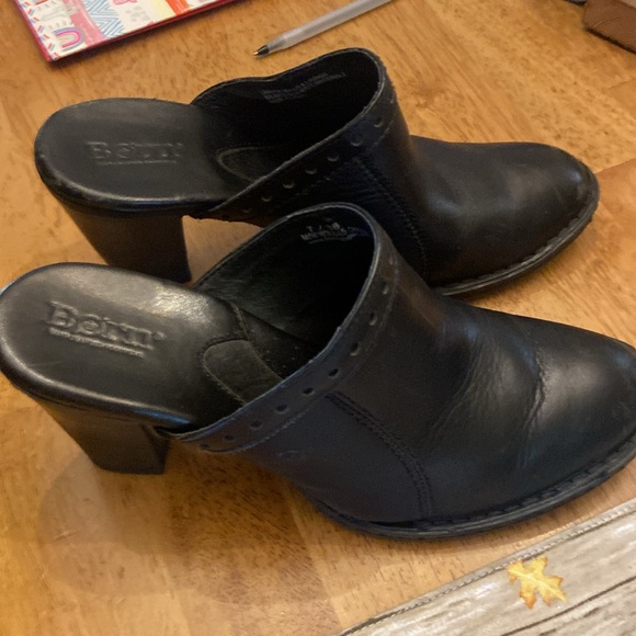 Womens gently used leather  slip on shoes  by BORN size 7 - Picture 7 of 12